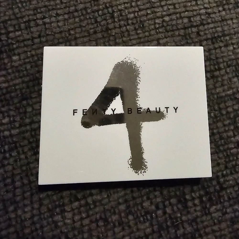Fenty Beauty | Snap Shadows 4 Eyeshadow Palette